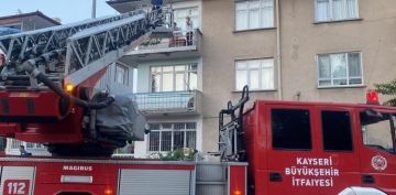Ailesine sinirlenen gen evi atee verdi