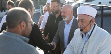 BAKAN OLAKBAYRAKDAR, TRKYEDE SAYILI OLAN KURBAN YERNDE VATANDALARLA BAYRAMLATI