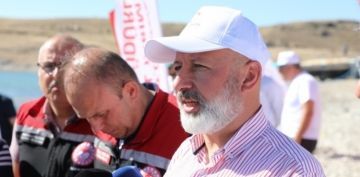 BAKAN OLAKBAYRAKTAR  DENZMZ YAMULAYA 800 BN YAVRU SAZAN BIRAKTIK.