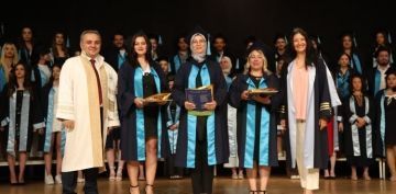ER Gzel Sanatlar Fakltesinde Mezuniyet Sevinci