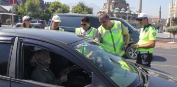 Beyaz Bastonu Fark Et etkinlii ile srclere bilgilendirmeler yapld
