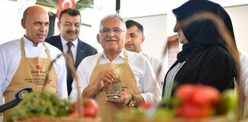 BAKAN BYKKILI: GASTRONOM GNLERݒNDE 1 TON SUCUK DNER LE BR LKE MZA ATIYORUZ