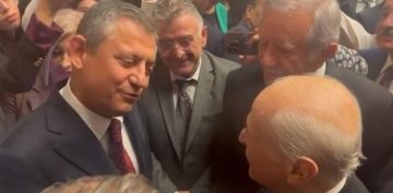 zel ve Baheli ayakst sohbet etti