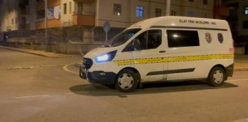Parktaki kameriyede ay ien arkadalar arasnda bakl kavga; 1 yaral