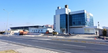 Kayseri OSB, Salk Merkezi Yan Bana 2 Eczane yeri Yapm in Kollar Svad