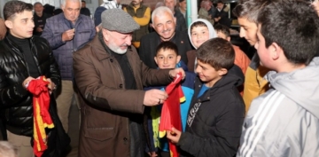 BAKAN OLAKBAYRAKDAR, RAMAZAN BEREKETN HER GN BR MAHALLEDE PAYLAIYOR
