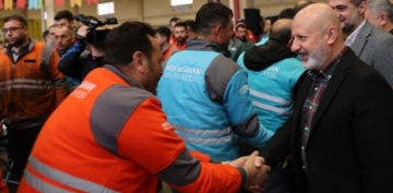 BAKAN OLAKBAYRAKDAR, GECE-GNDZ DEMEDEN DAHA GZEL HZMET N ALIIYORUZ