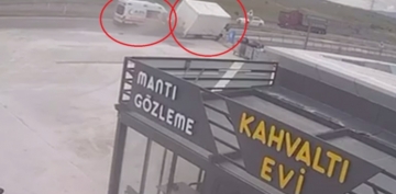 Hasta tayan ambulans, kamyonetle arpt: 6 yaral