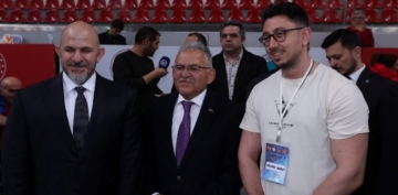 BAKAN BYKKILI, TRKYE BLEK GRE AMPYONASINDA YARIAN SPORCULARLA BR ARAYA GELD