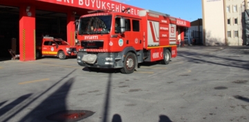 KAYSERİ BÜYÜKŞEHİR İTFAİYESİ, KIRIKKALE’DEKİ KİMYA FABRİKASI YANGININA DESTEK İÇİN HAREKETE GEÇTİ