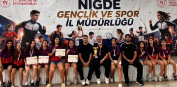 Kayseri Kad�n Su Topu Tak�m��ndan T�rkiye ikincili�i