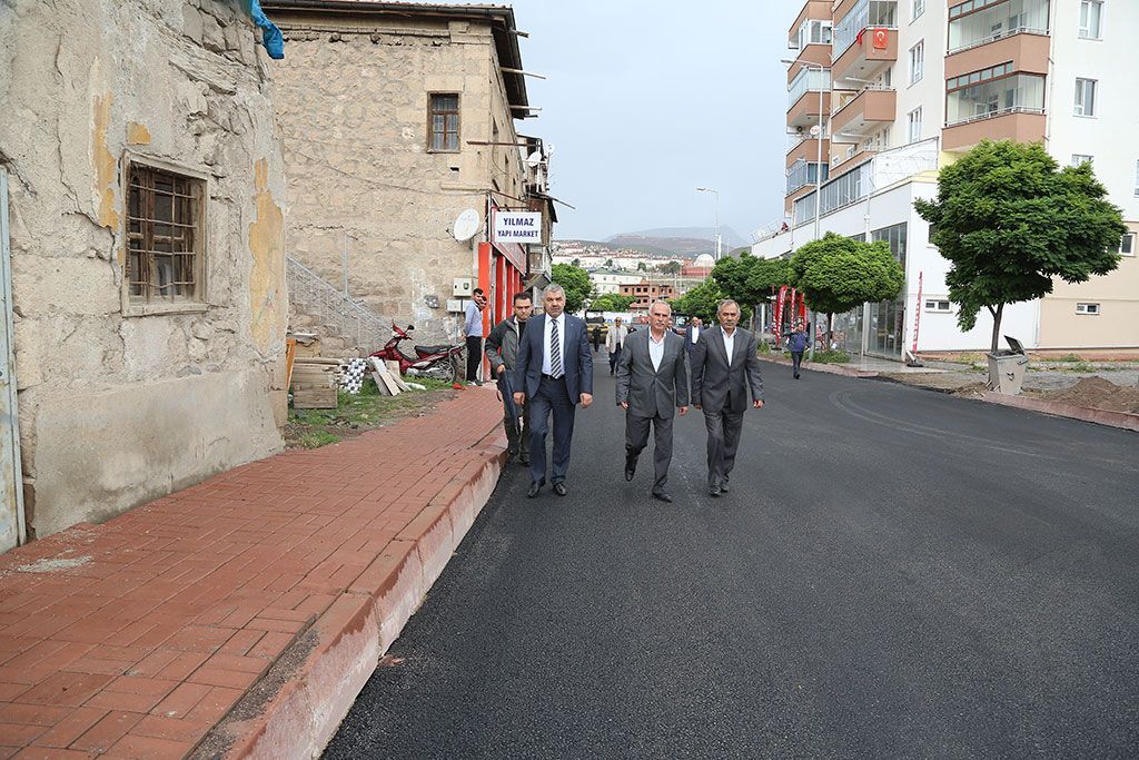 Büyükşehir, İlçelerde Asfalt Sezonunu Açtı