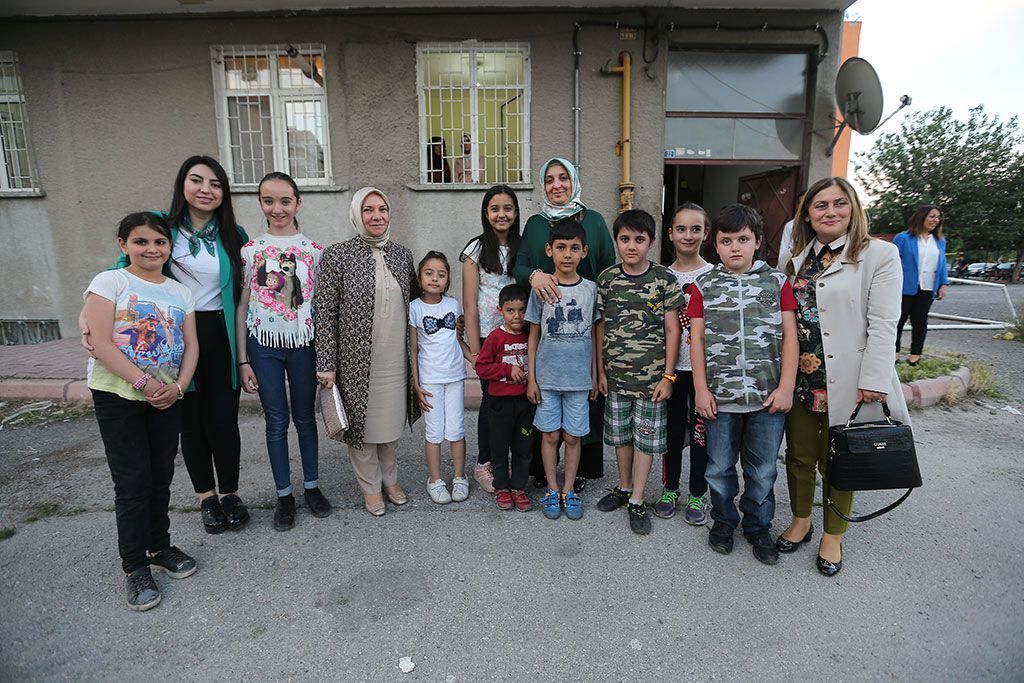 Aliye Teyze'ye Sürpriz İftar