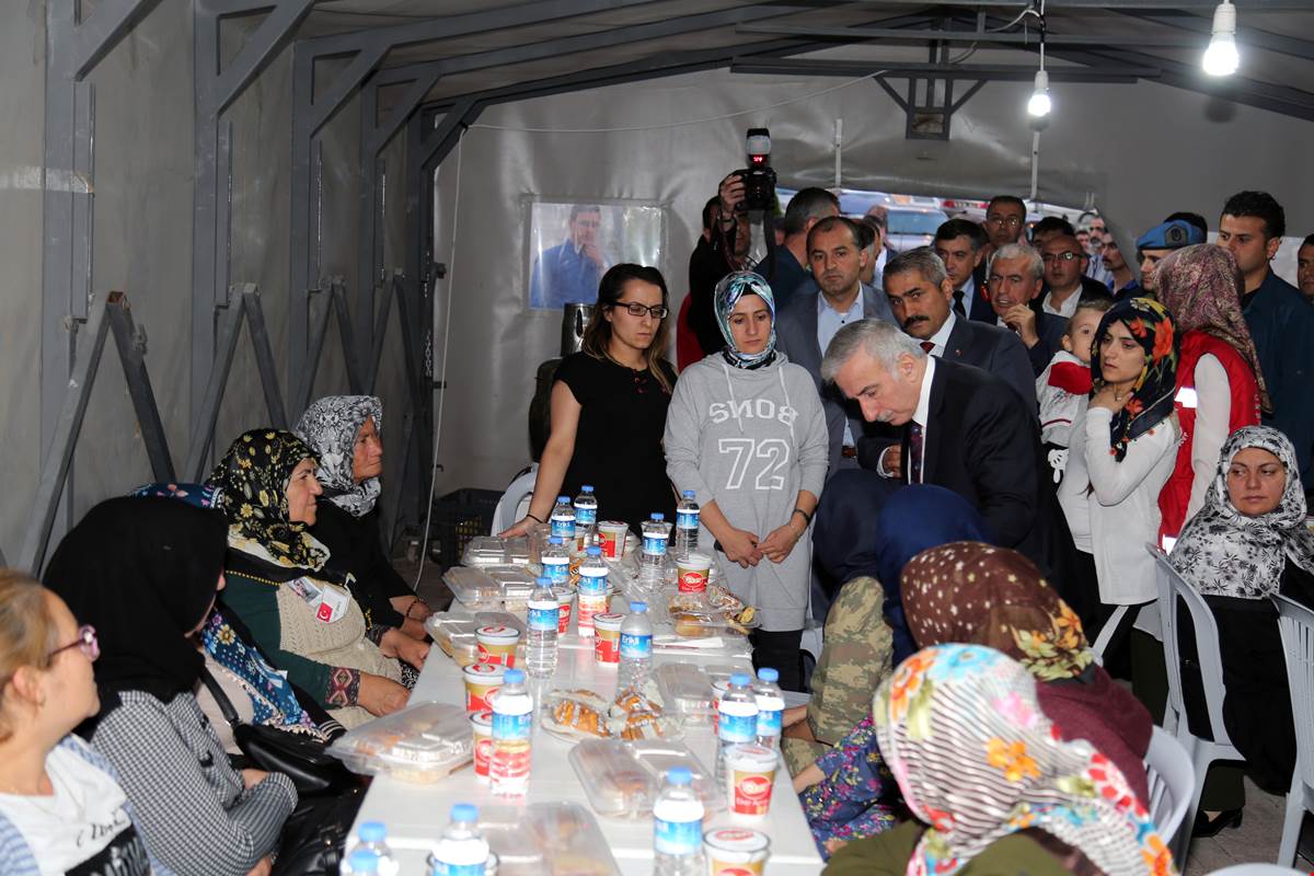 Vali Kamçı Şehidimiz Orhan Özkan’ın Ailesini Ziyaret Etti