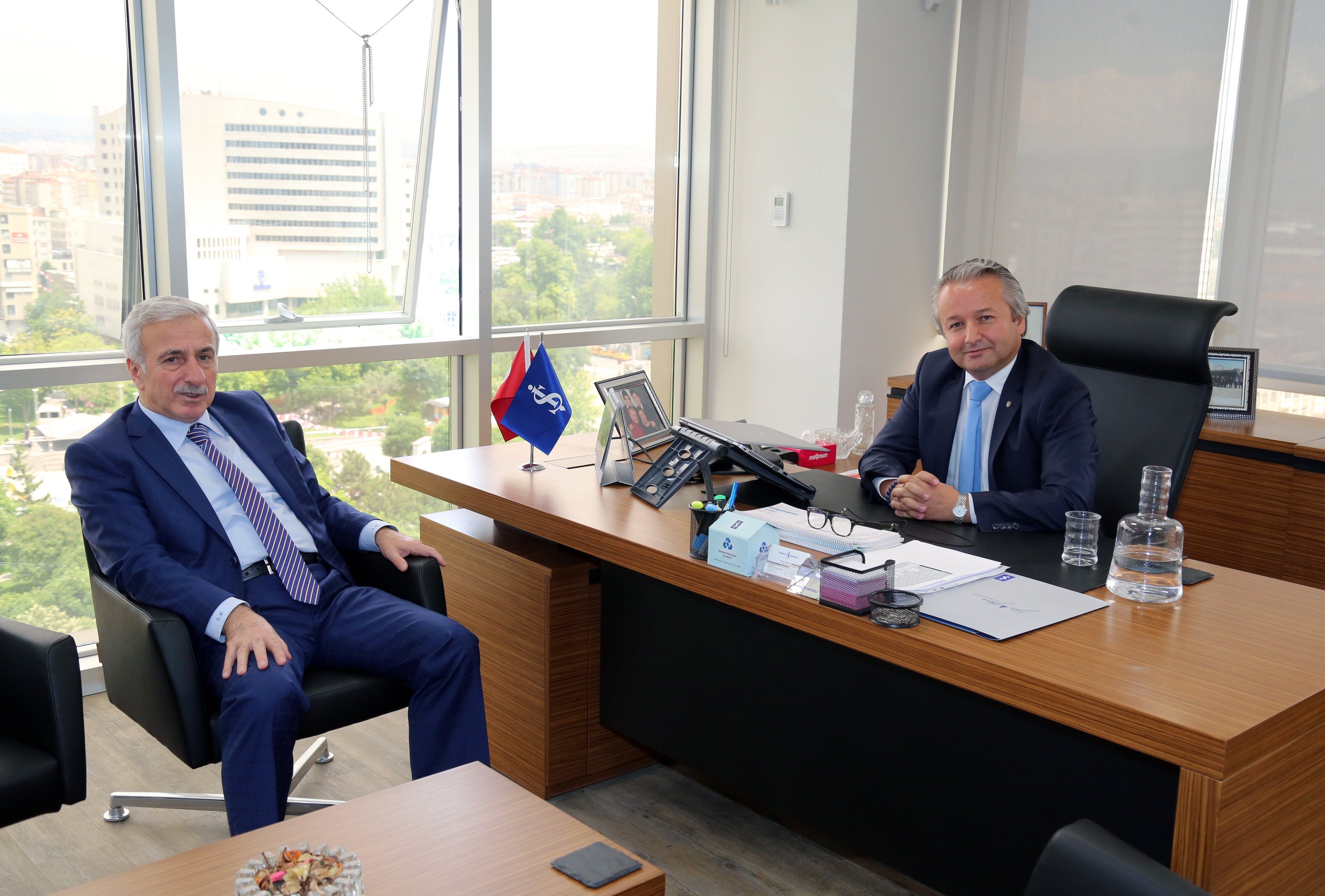 Vali Kamçı’dan İş Bankası ve Karayolları Bölge Müdürlüğüne Ziyaret
