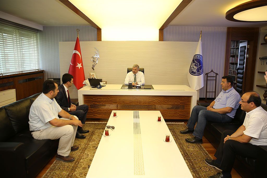 Başkan Çelik, Makine Mühendisler Odası yönetimi ile bir süre görüştü.