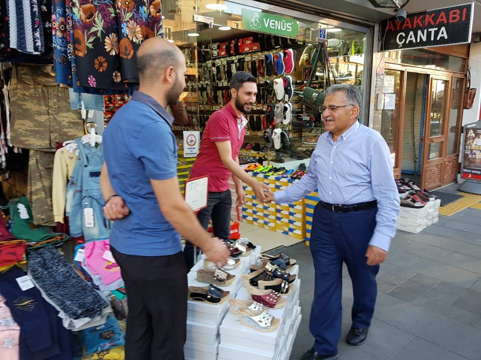 Memduh Büyükkılıç düven önü esnafını ziyaret etti