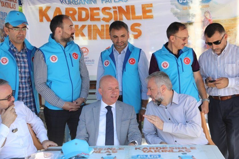 BAŞKAN ÇOLAKBAYRAKDAR, TÜRKİYE DİYANET VAKFI STANDINDA