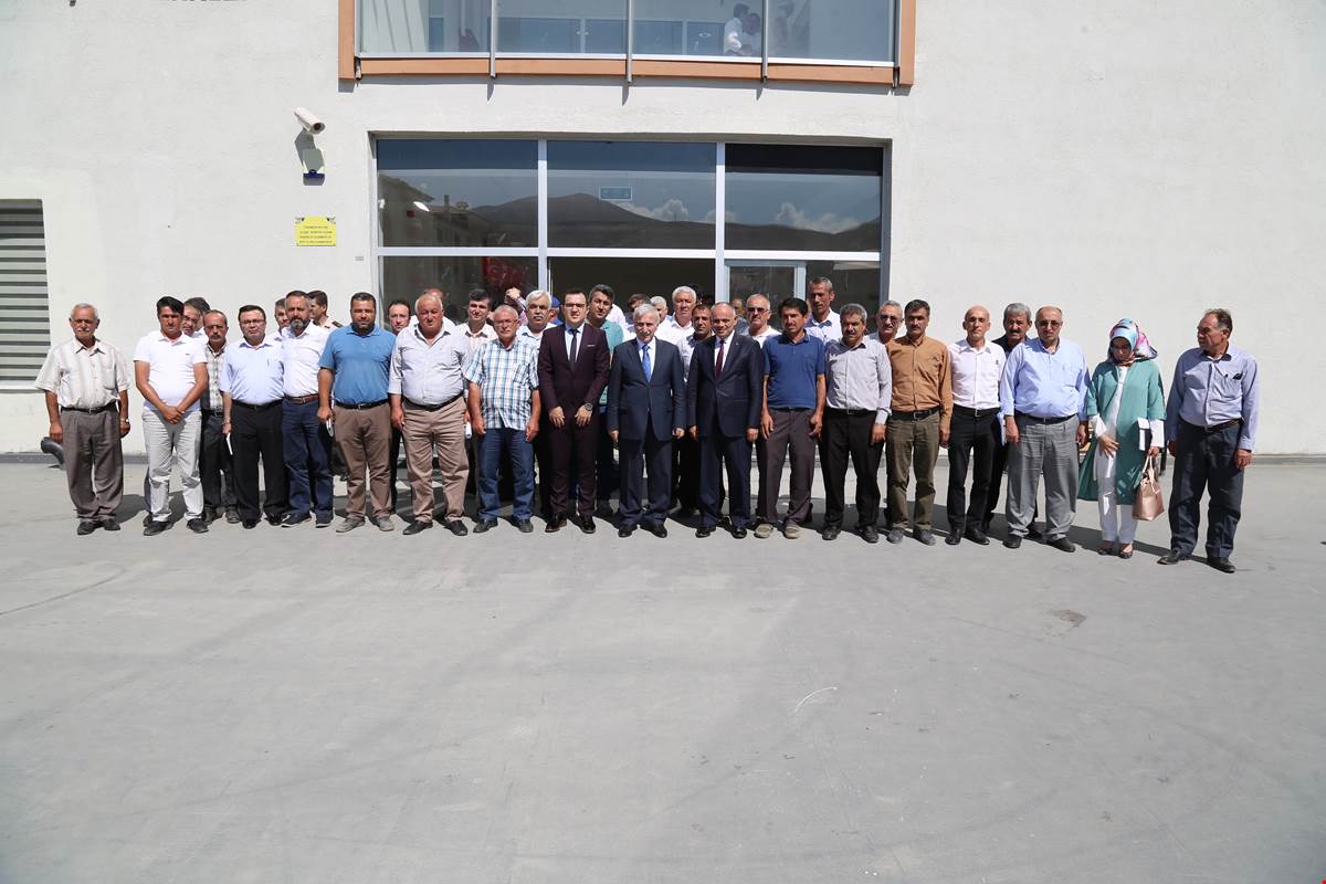 Vali Kamçı Develi ve Yahyalı’da Muhtarlarla Bir Araya Geldi