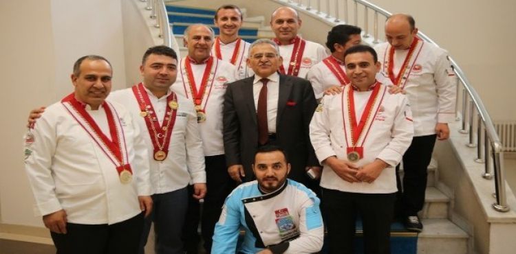 Büyükkılıç: “Engelsiz belediye hizmeti veriyoruz”