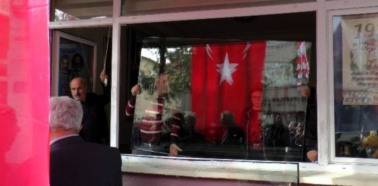 CHP İlçe Başkanlığına saldıran CHP'li çıktı