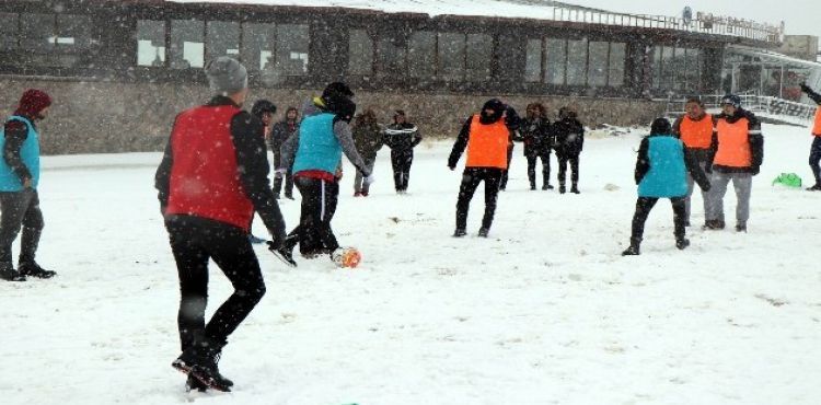 Erciyes'te yoğun kar yağışı etkili oldu