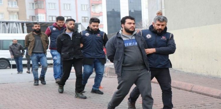 DEAŞ operasyonunda gözaltına alınan 4 kişi adliyeye sevk edildi