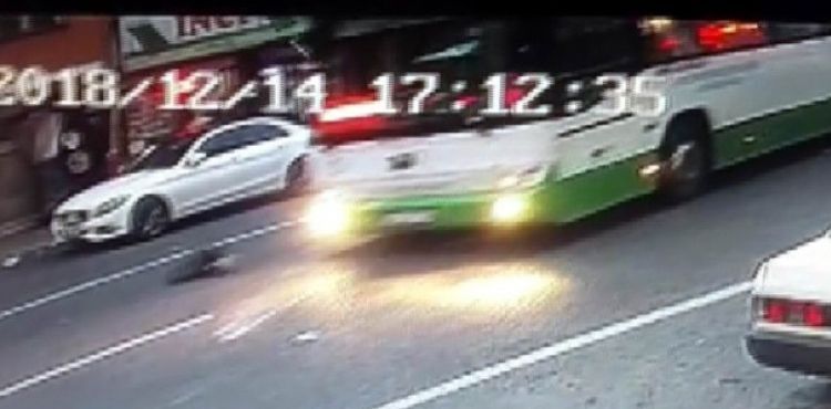 Otobüs yayaya çarptı