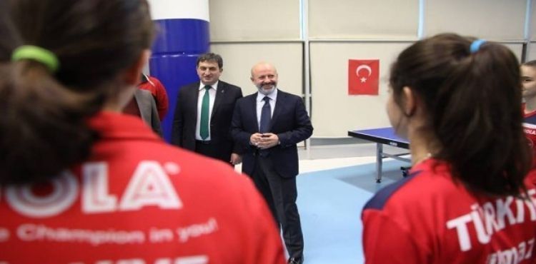 Başkan Çolakbayrakdar'dan Milli Takıma Moral Ziyareti