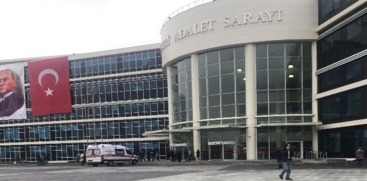 Adliye koridorunda kavga: 6 gözaltı