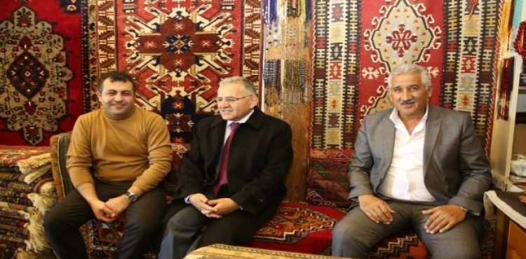 Başkan Büyükkılıç, Erciyes'te esnafı ziyaret etti