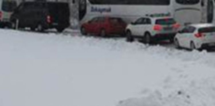 Kar yağışı nedeniyle 15 köy yolu ulaşıma kapandı