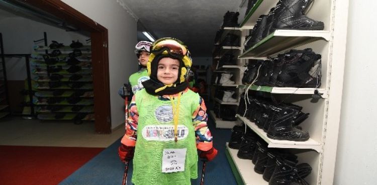 Türkiye'nin en büyük kayak okulu Spor AŞ'de