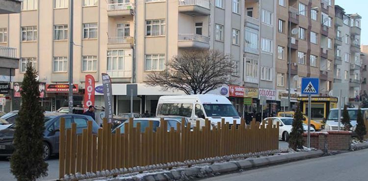 Fuzuli Caddesi’ne Dekoratif Orta Refüj