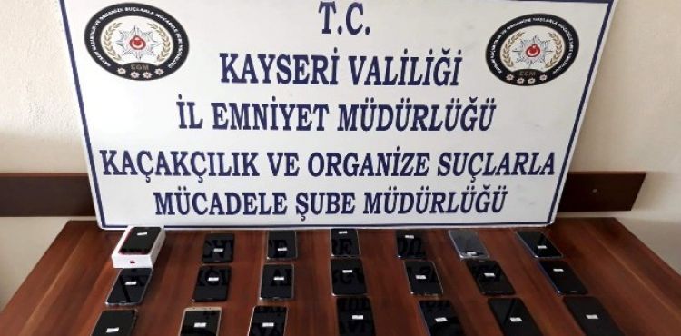 Kayseri'de kaçak telefon operasyonu