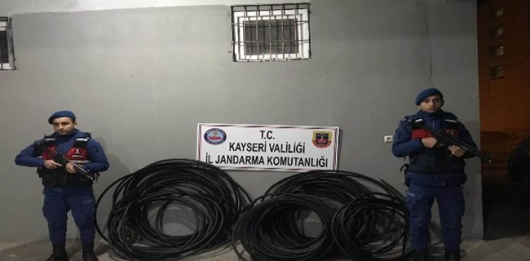 Kablo hırsızları yakalandı