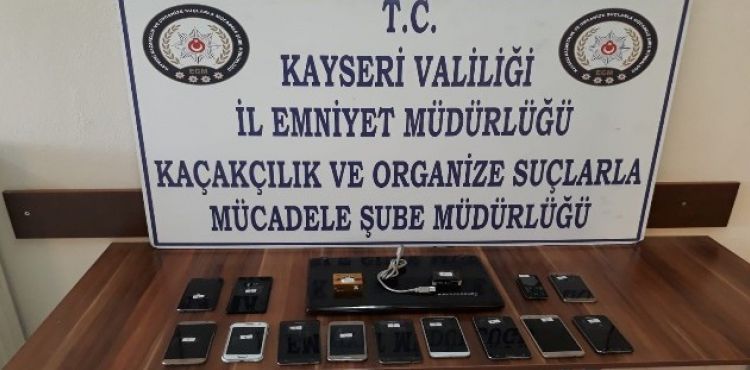 Kaçak cep telefonu operasyonunda iki kişi gözaltına alındı