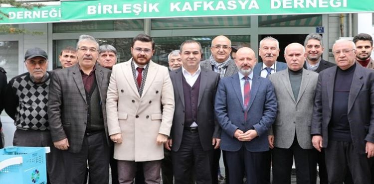 Bakan olakbayrakdar Birleik Kafkasya Derneini ziyaret etti