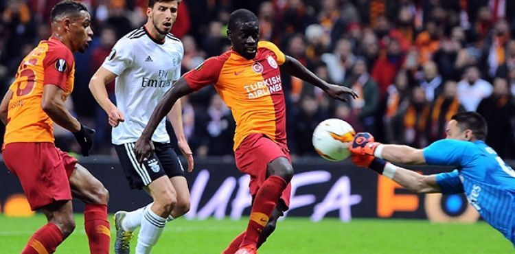 Galatasaray tur ansn zora soktu! Ma sonucu: Galatasaray:1 Benfica:2