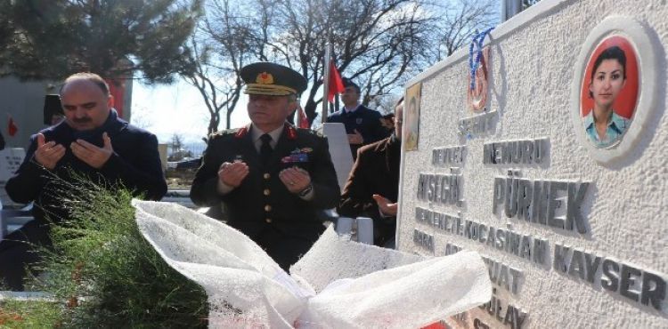 Şehit Ayşegül Pürnek kabri başında anıldı