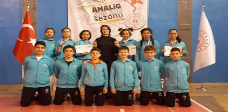 Karateciler 4 Altın 3 Gümüş ve 3 Bronz Madalya ile döndü