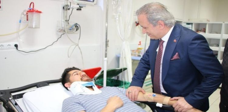 Öğretmenleri taşıyan otomobile beton mikseri çarptı: 4 yaralı