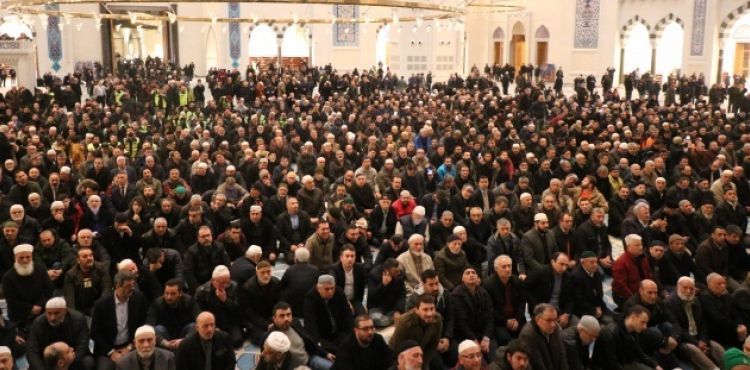 Çamlıca Camii ibadete açıldı