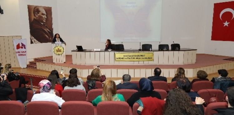 ERÜ'de “Gündelikçi İşçi Kadınlar Sempozyumu” Düzenlendi
