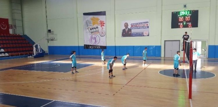Develi'de Voleybol Şenliği Başladı