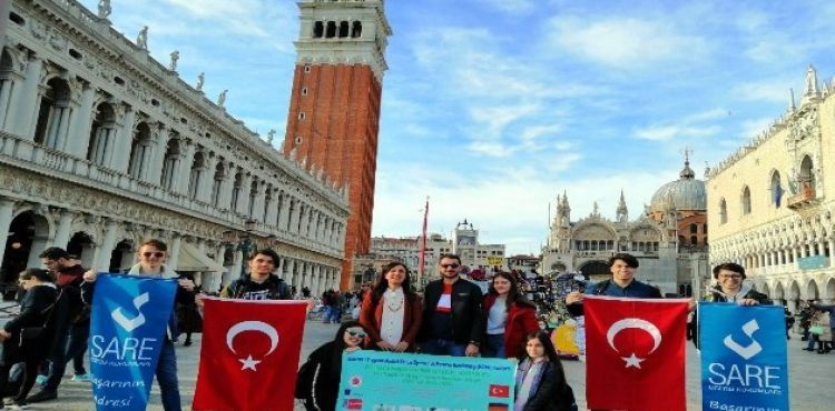 Sare Koleji öğrencileri İtalya stajında