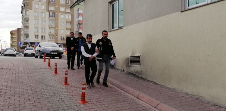 Göçmen kaçakçısı 2 kişi adliyeye sevk edildi