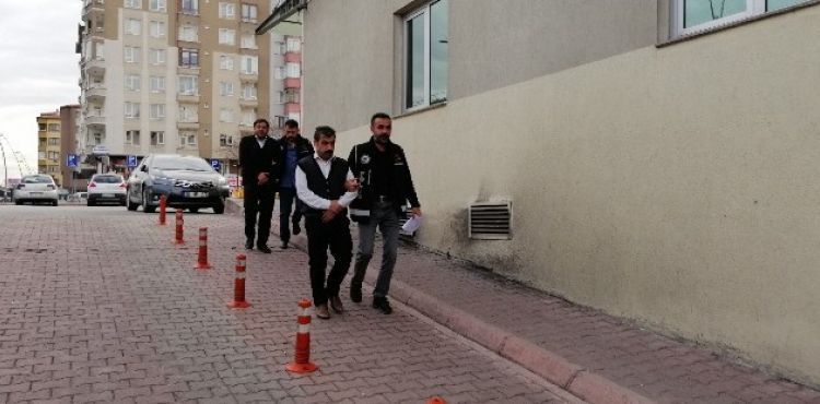 Göçmen kaçakçısı 2 kişi adliyeye sevk edildi