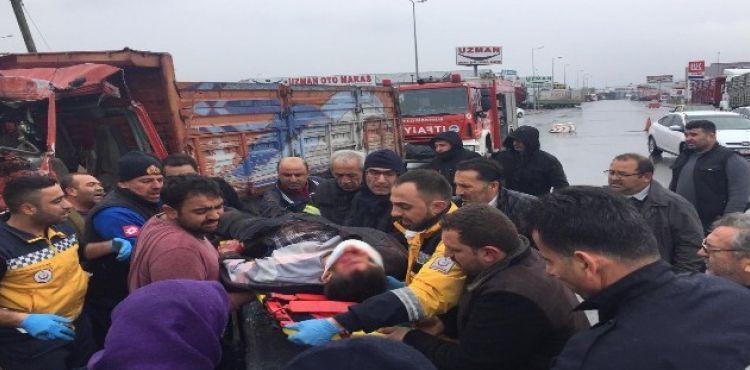 Kazada sıkışan kamyon şoförü ağır yaralandı