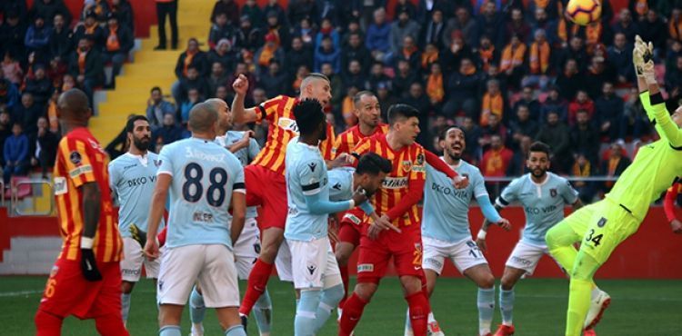 Başakşehir 1 puanı 90+7'de kurtardı
